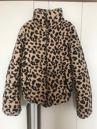 Leoparlı şişme bomber mont