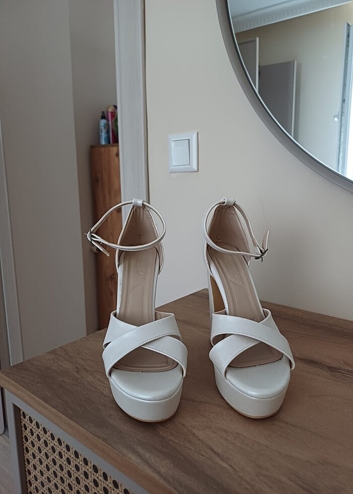 Topuklu ayakkabı - Görsel 3