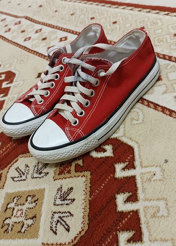 Kırmızı Bağcıklı converse