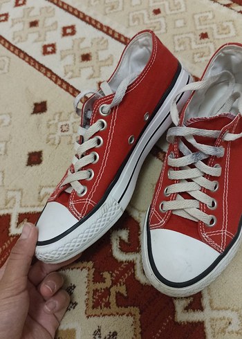 37 Beden Kırmızı Bağcıklı converse