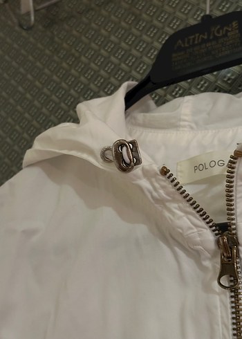 Kadın Beyaz Kapüşonlu Fermuarlı Ceket - Görsel 4