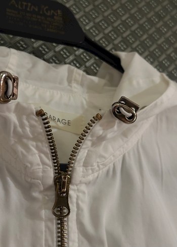 Kadın Beyaz Kapüşonlu Fermuarlı Ceket - Görsel 5