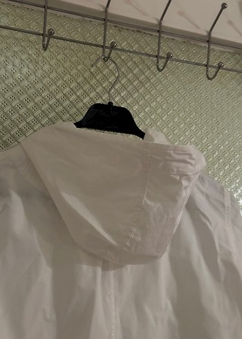 Kadın Beyaz Kapüşonlu Fermuarlı Ceket - Görsel 7