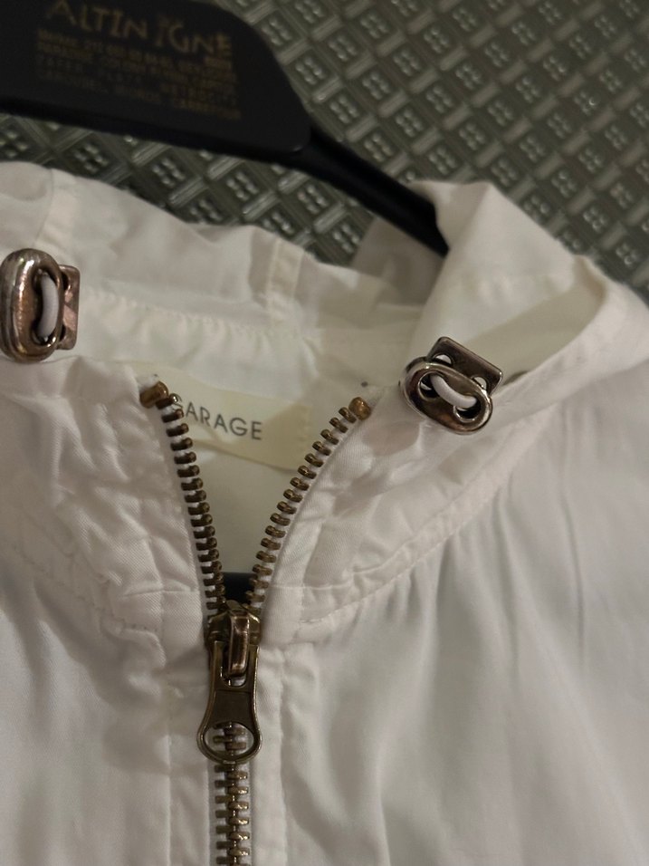 Kadın Beyaz Kapüşonlu Fermuarlı Ceket - Görsel 5