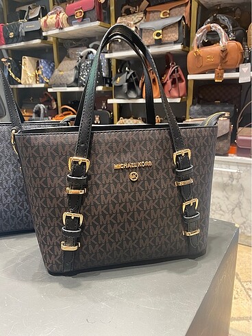 Michael Kors 2 renk seçeneğiyle