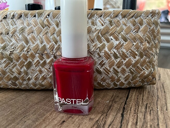 Pastel Kırmızı Oje