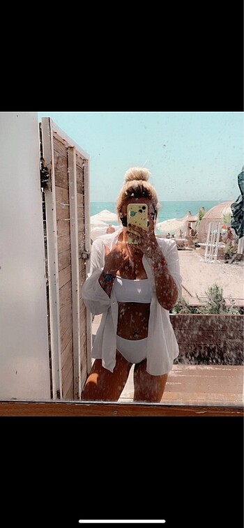 Beyaz bikini takımı