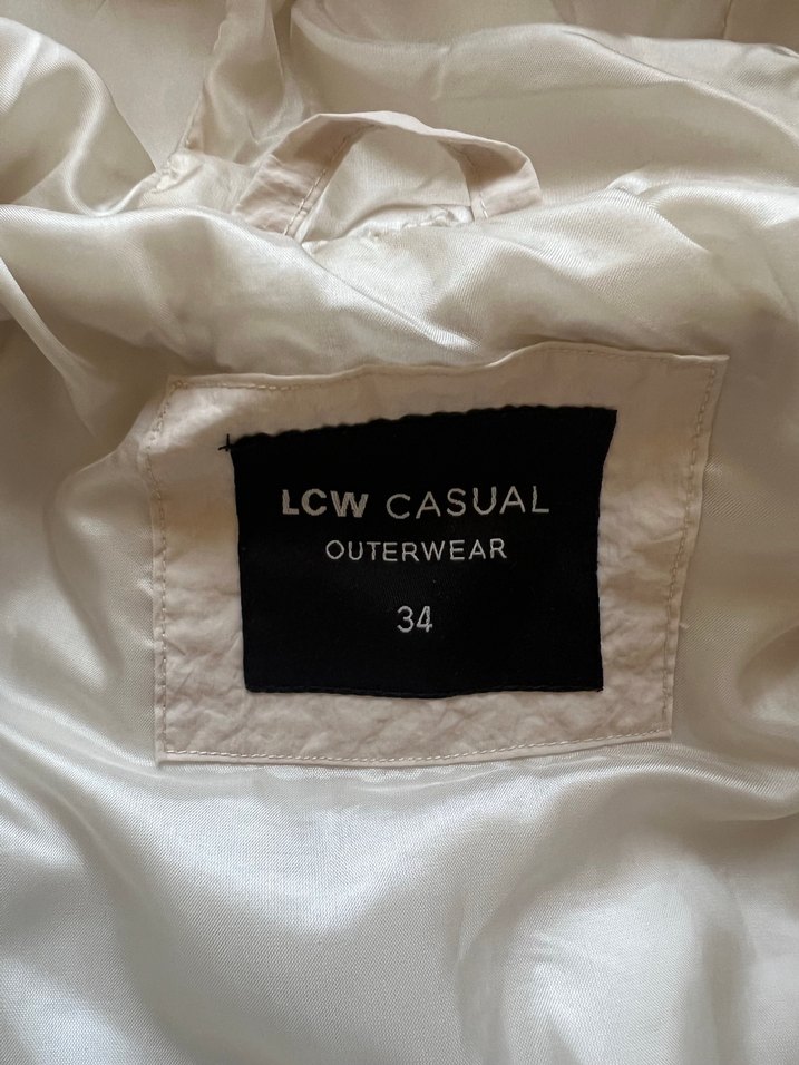 Düğmeli Beyaz Midi Kadın Ceket - Görsel 3