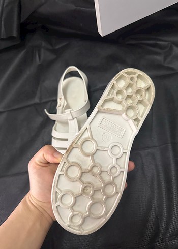 Kızlar için Beyaz Tokalı Kauçuk Terlik - Görsel 2