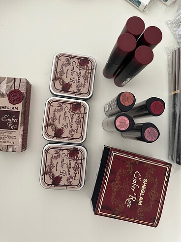 Beden Renk SHEGLAM Ember Rose seti ????