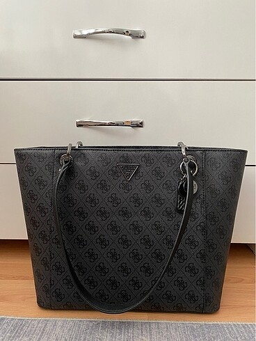 guess siyah çanta