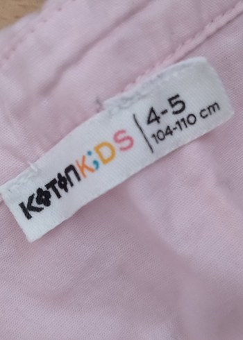 4 Yaş Beden Beyaz ve Pembe iki adet 4 /5 yaş için gömlek