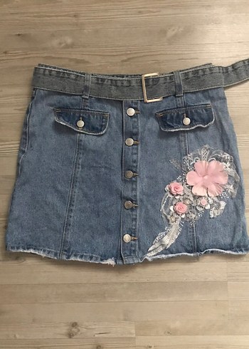 Nakışlı Düğmeli Mini Kot Etek