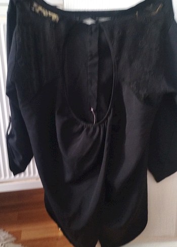 Dantel Detaylı Siyah V Yaka Gömlek - Görsel 3