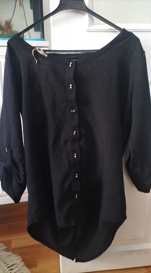 Dantel Detaylı Siyah V Yaka Gömlek - Görsel 2