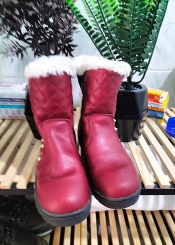 Kız Çocuk Kırmızı Süet Kürklü Nakışlı Bot - Görsel 2