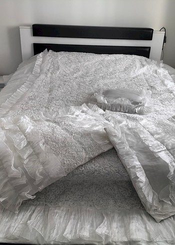 Beyaz Dantelli Yatak Örtüsü - Görsel 3