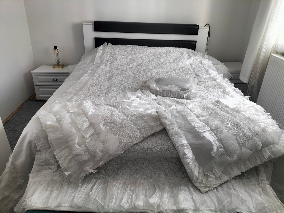 Beyaz Dantelli Yatak Örtüsü - Görsel 3