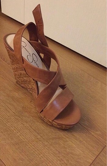 Jessica Simpson Dolgu topuk sandalet
