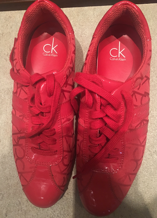 Calvin Klein kırmızı rugan ayakkabı