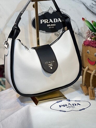 Prada Prada kol çantası
