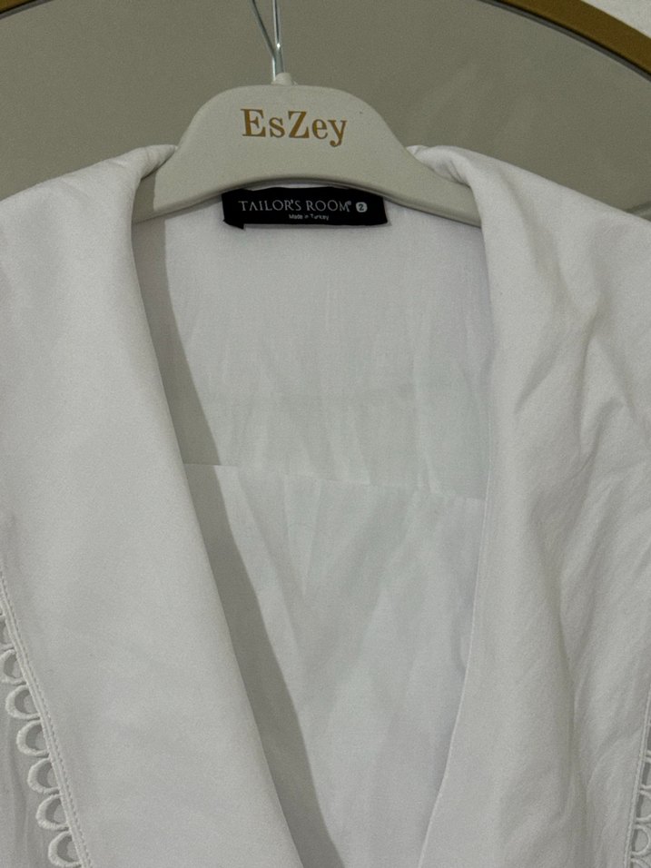 Zincir Detaylı Bohem Beyaz Keten Gömlek - Görsel 3