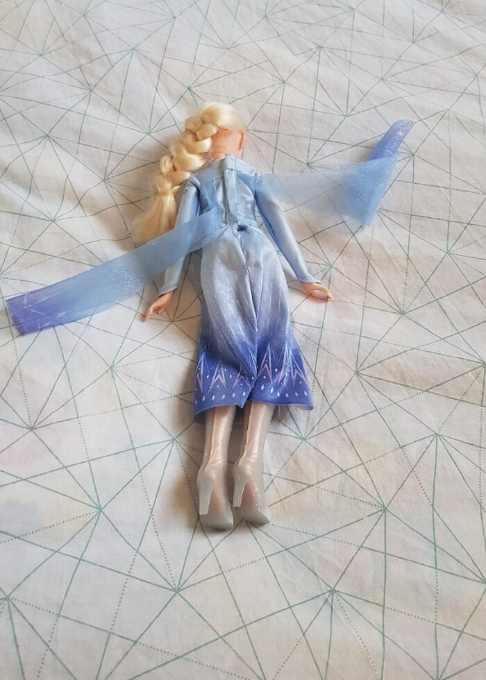 Elsa şarkı söyleyen bebek - Görsel 2