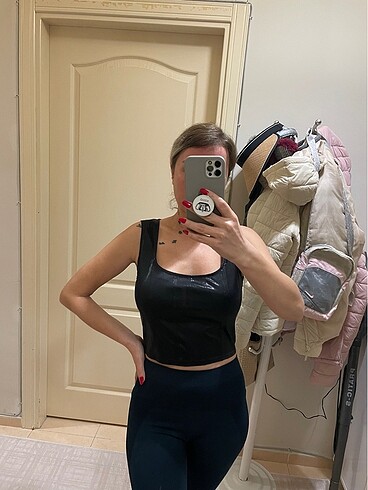 s Beden Parlak Siyah Crop Top Bluz