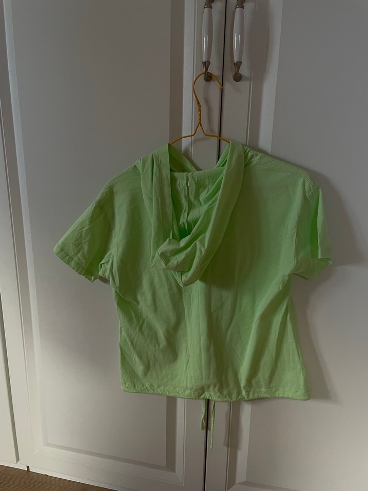 Kız Çocuk Yeşil Kapüşonlu Tişört - Görsel 2