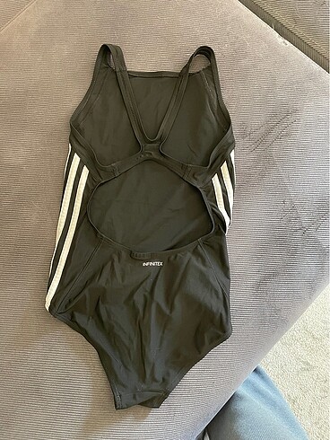 Adidas Yüzücü mayosu