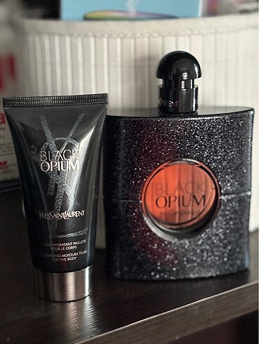 Yves Saint Laurent YSL Black Opium