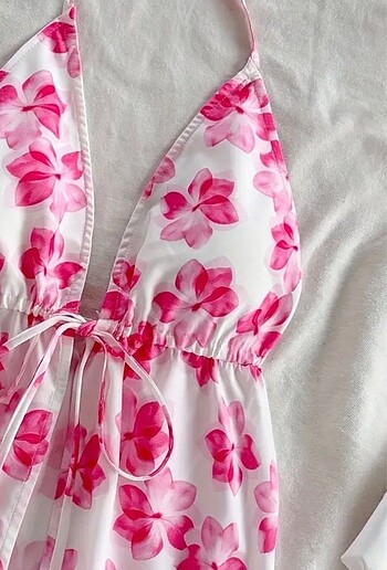 Sheinside Shein pembe beyaz çiçek desenli üst
