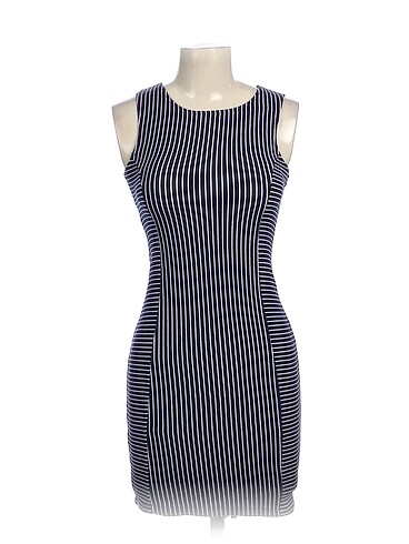 H&M Kısa Elbise %70 İndirimli.
