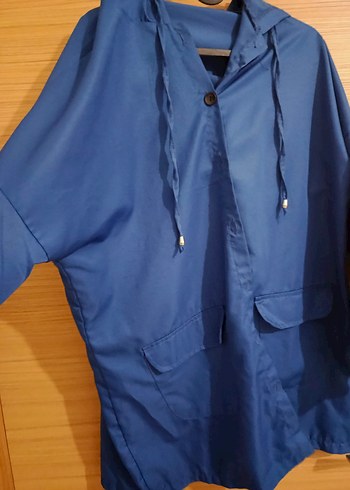 Mavi Düğmeli Kadın Yağmurluk - Görsel 2