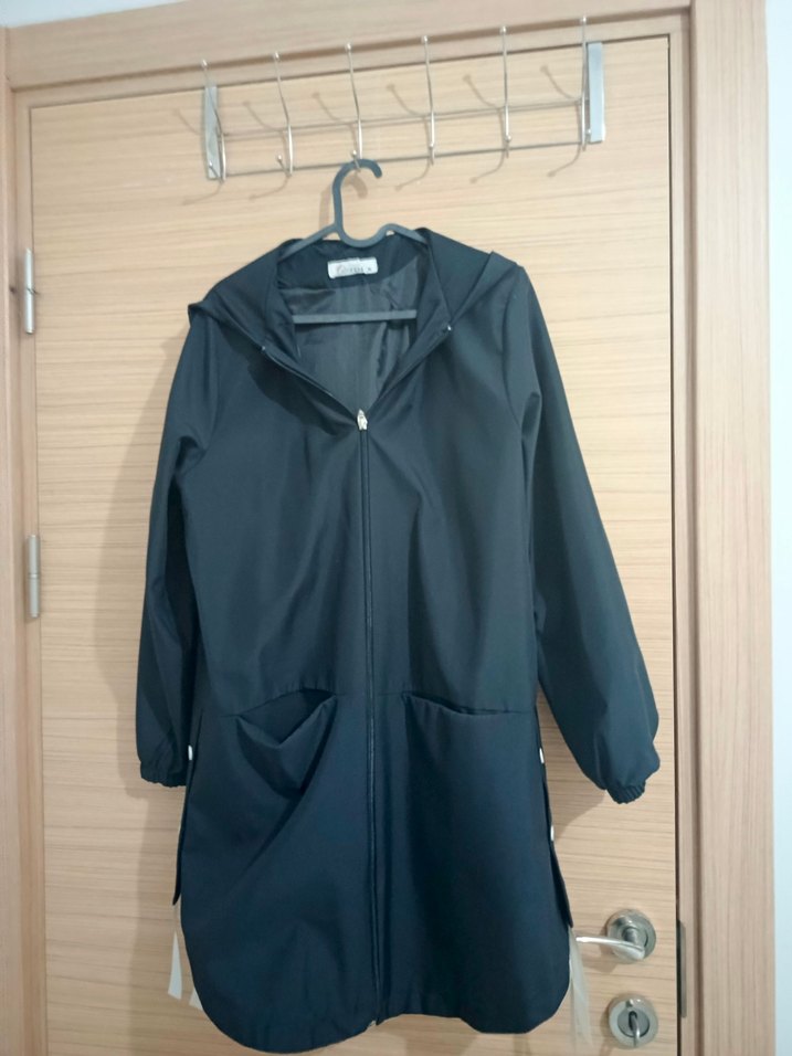 Kapüşonlu Siyah Baskılı Oversize Mont - Görsel 2