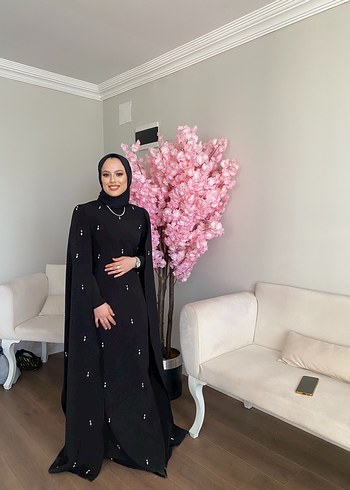 Diğer Satılık Siyah Nakışlı Uzun Abiye Elbise