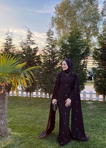36 Beden Satılık Siyah Nakışlı Uzun Abiye Elbise