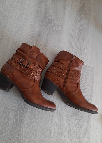 38 Beden Kahverengi Deri Tokalı Kadın Bot
