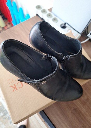 40 Beden Siyah Deri kadın yarım bot