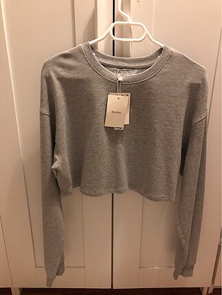 BERSHKA CROP SWEATSHIRT