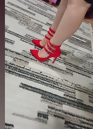 Kırmızı stiletto
