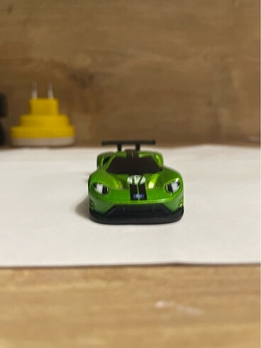 Hot wheels Marc?a parlak yeşil renginde araç