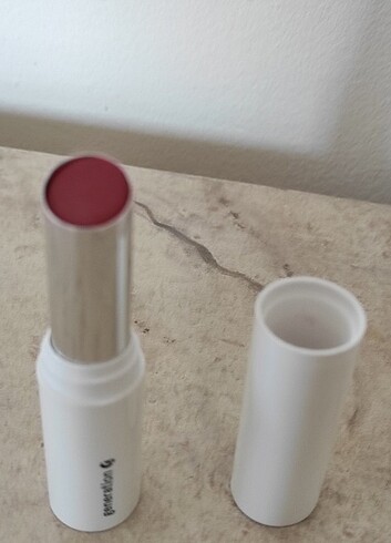  Beden pembe Renk Glossier lipstick crush