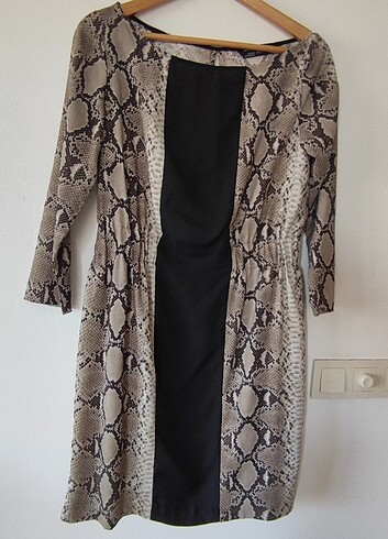 Zara Woman yılan desenli elbise 