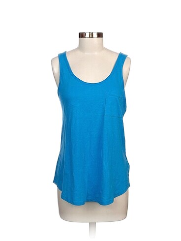 Gap T-shirt %70 İndirimli.