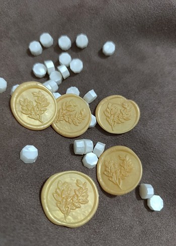 Diğer Çiçek Kabartmalı Altın Renkli Mühür Mumu