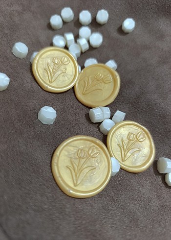 Diğer Altın Renkli Çiçek Kabartmalı Mühür Mumu