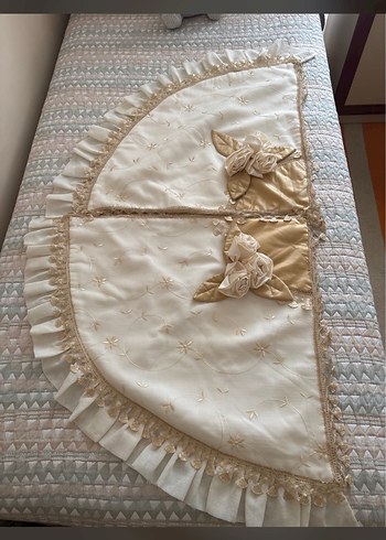 İşlemeli Beyaz Yatak Örtüsü - Görsel 2