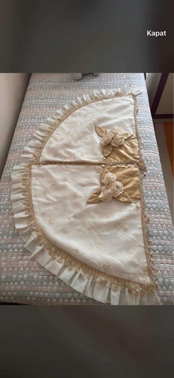 İşlemeli Beyaz Yatak Örtüsü - Görsel 2