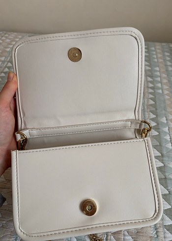 Zincirli krem çanta - Görsel 4